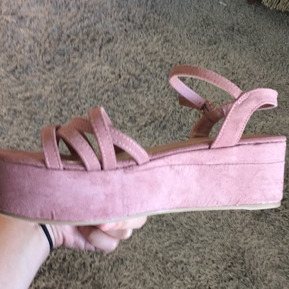 Platforms - Picture 4 of 4